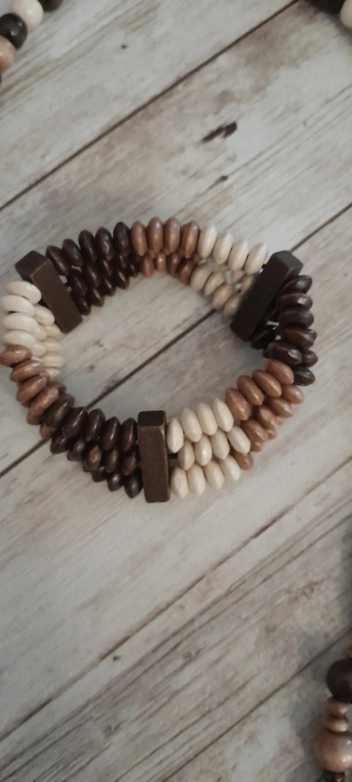 Conjunto collar + pulsera de madera, color café, crema – photo 6